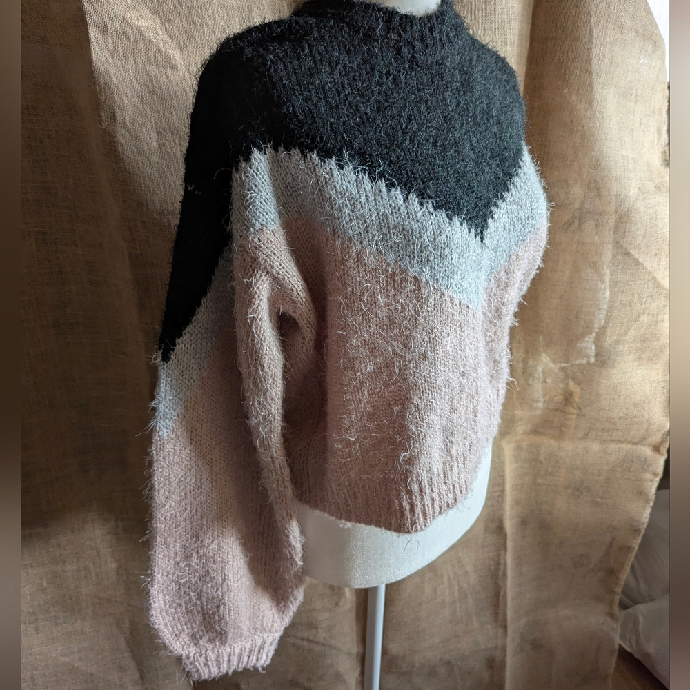 LUSH | Color Block Sweater - Picture 6 of 8